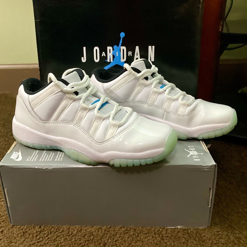 AIR JORDAN 11 RETRO LOW